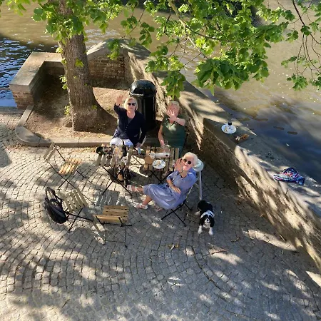 Oda ve Kahvaltı Canal *